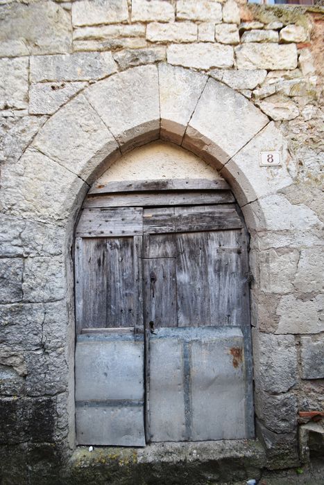 façade postérieure sur la rue Boneta Rescosta, porte d’accès