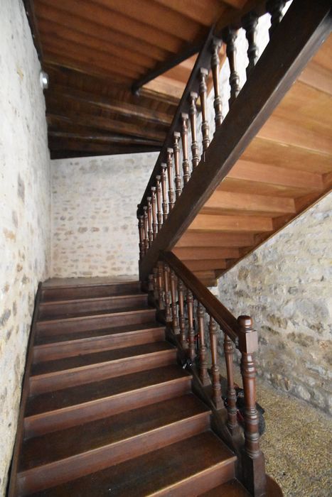 escalier dans la cour intérieure