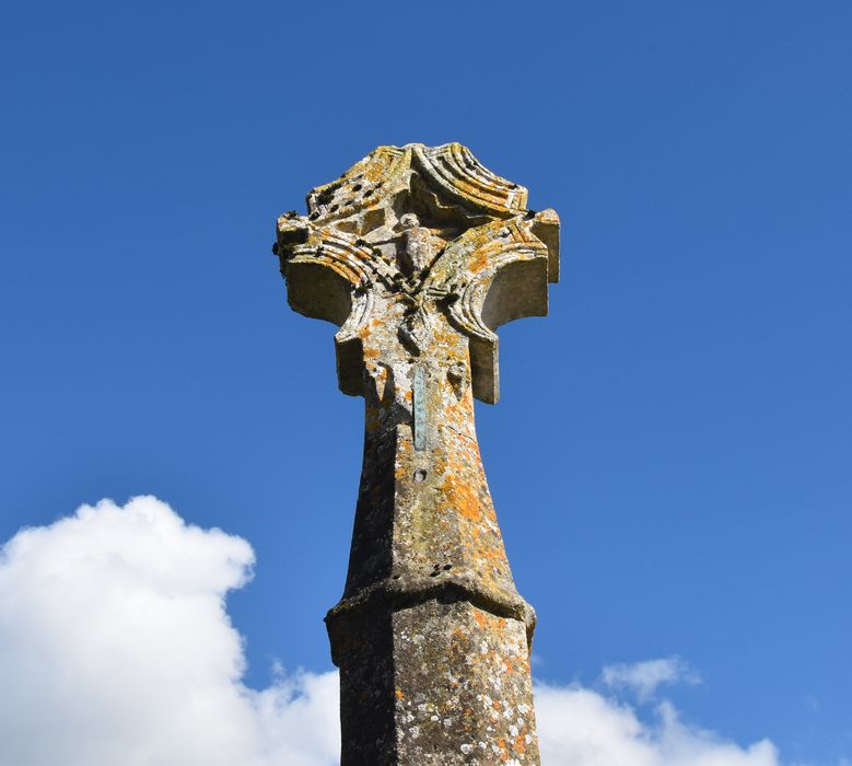 vue partielle de la croix