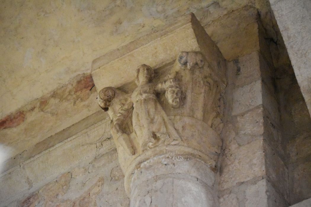 chapelle romane est, détail d’un chapiteau
