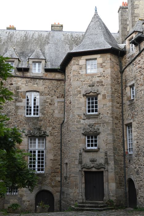 façade antérieure, vue partielle