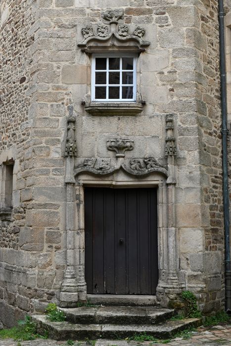 porte d’accès à la tourelle d’escalier