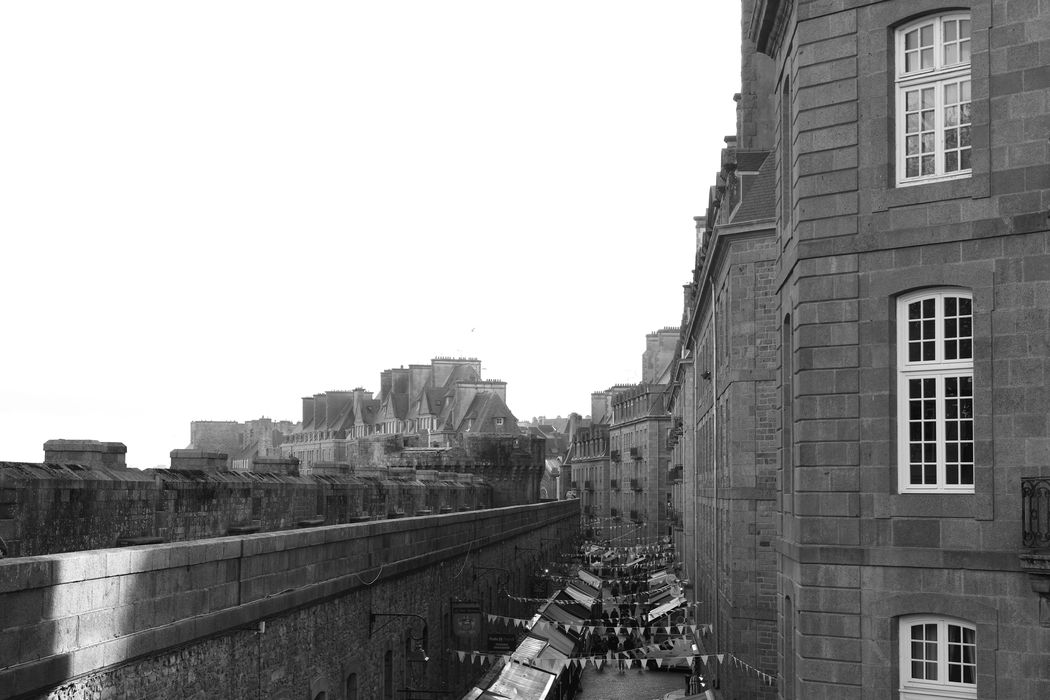 remparts sud-est longeant la rue Jacques Cartier