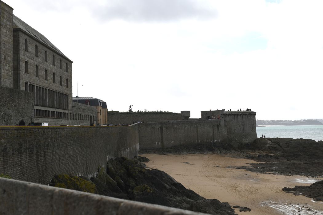 remparts nord en direction du Sud-Ouest