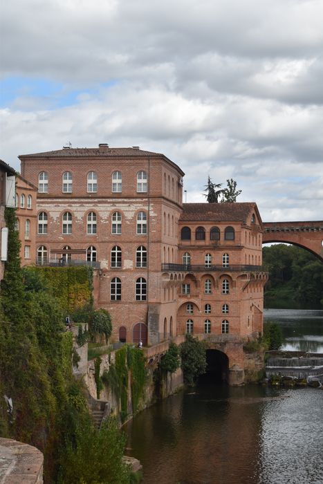 vue générale des bâtiments depuis l’Ouest