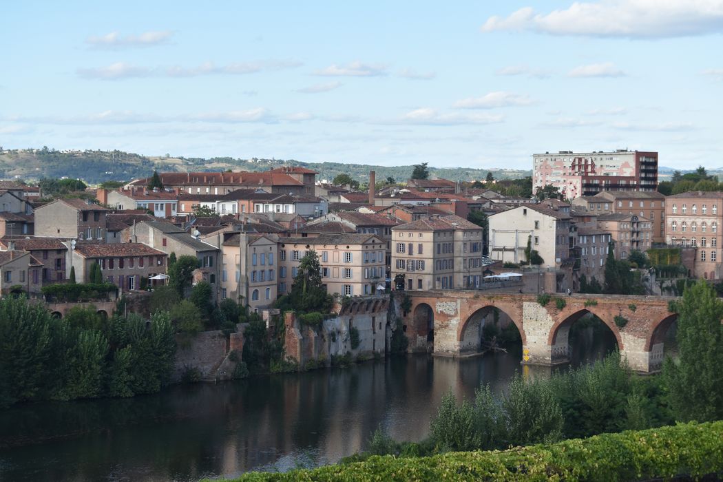 vue partielle du pont depuis le palais de l’Archevêché au Sud-Ouest