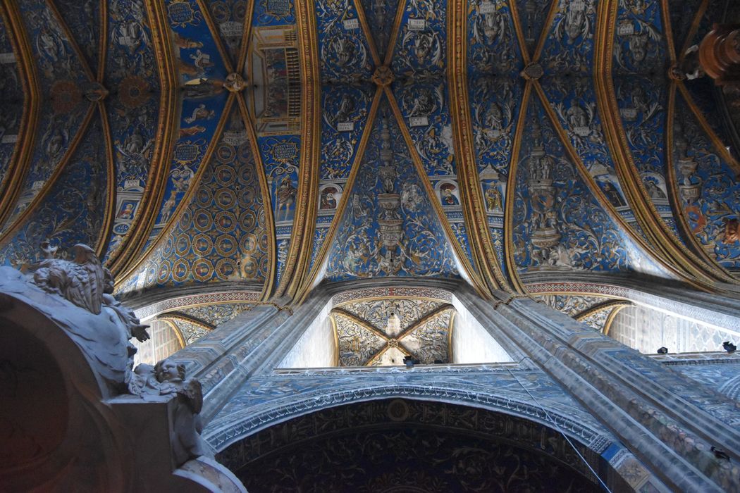 nef, vue partielle des voûtes