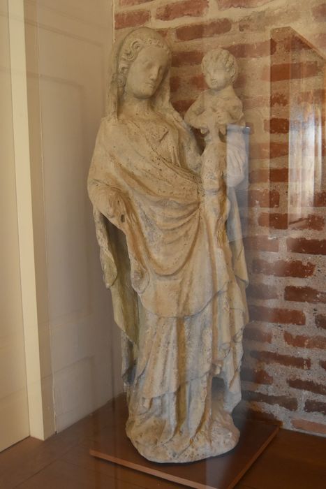 statue : Vierge à l’Enfant