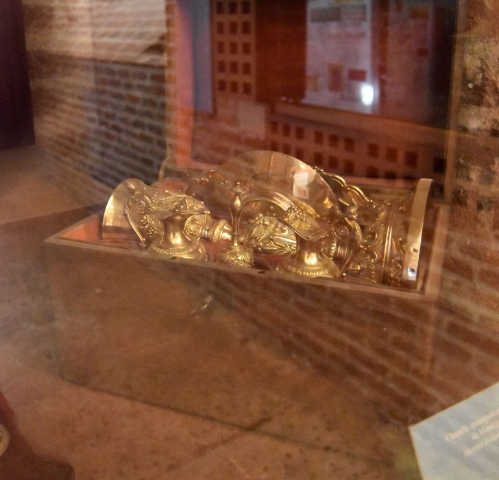 chapelle de messe de Mgr Barral : calice, patène, clochette d'autel, burettes et leur plateau