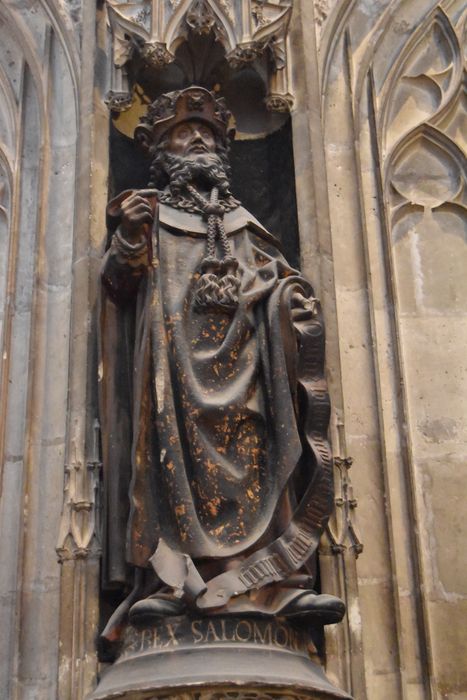 statue : Saint personnage