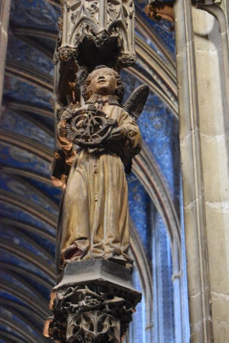 statue : Ange présentant les instruments de la Passion