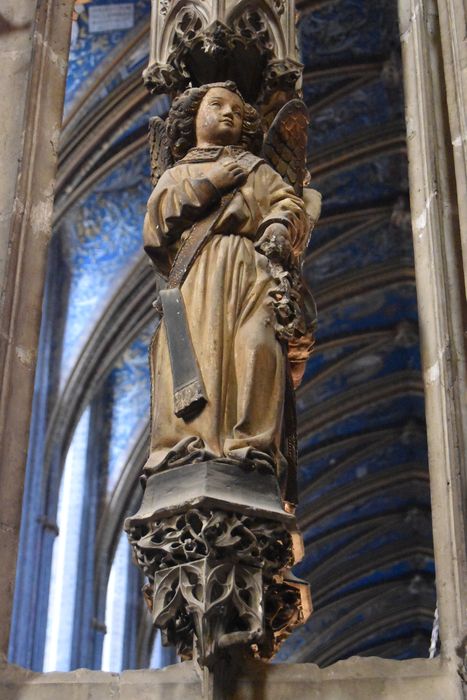 statue : Ange présentant les instruments de la Passion