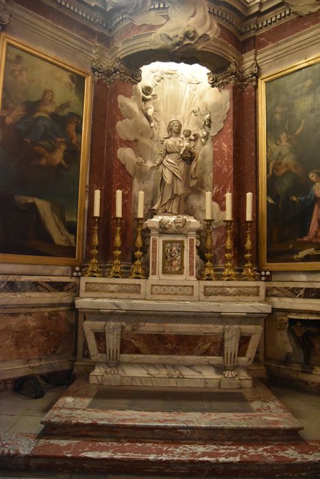 autel, statue : Vierge à l’Enfant, tableaux : Assomption de la Vierge, Annonciation