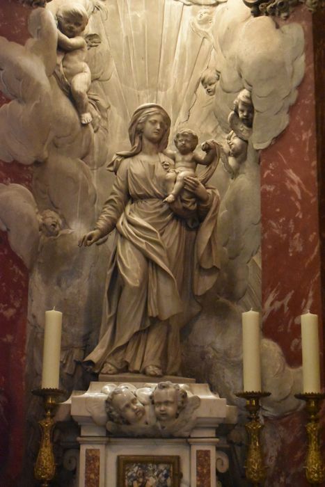 statue : Vierge à l’Enfant