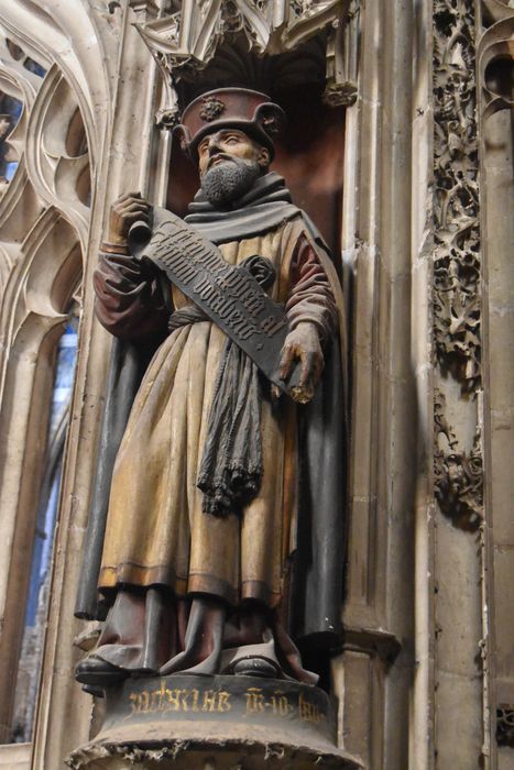 statue : Saint personnage