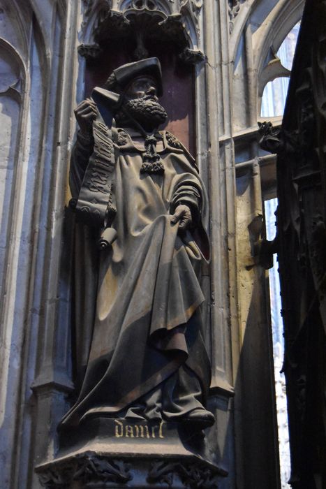 statue : Saint personnage