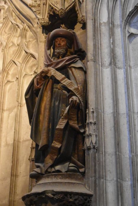 statue : Saint personnage