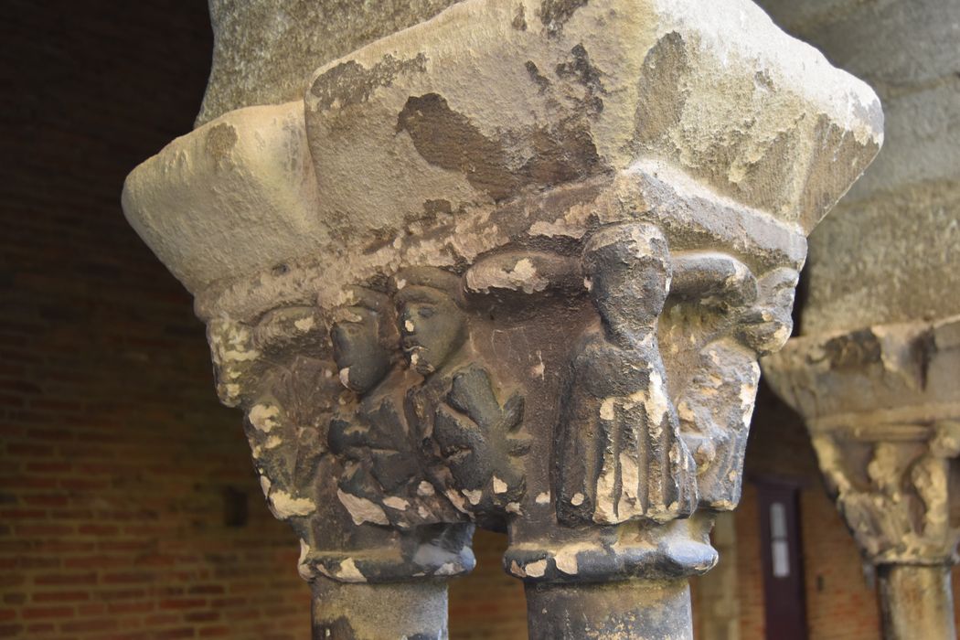 cloître, galerie sud, détail des chapiteaux