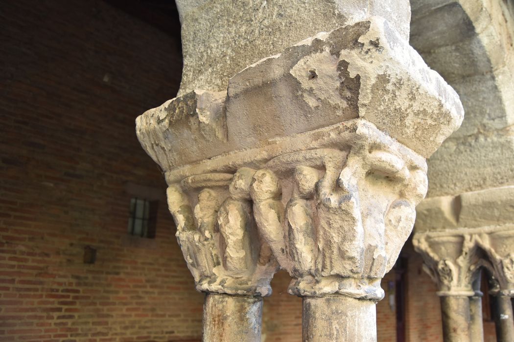 cloître, galerie sud, détail des chapiteaux