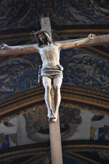 statue : Christ en croix