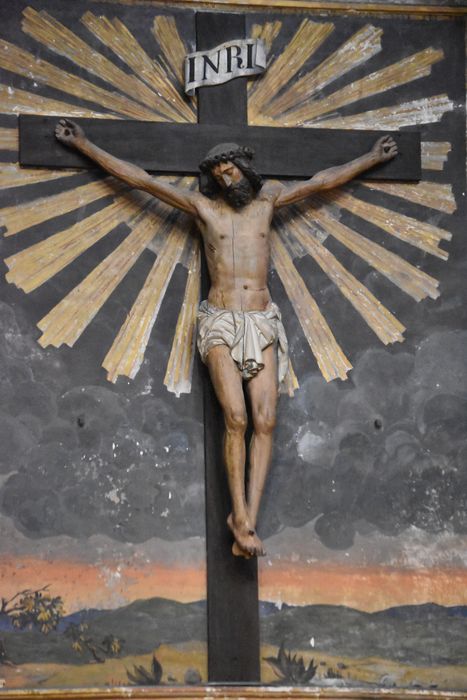 statue : Christ en croix