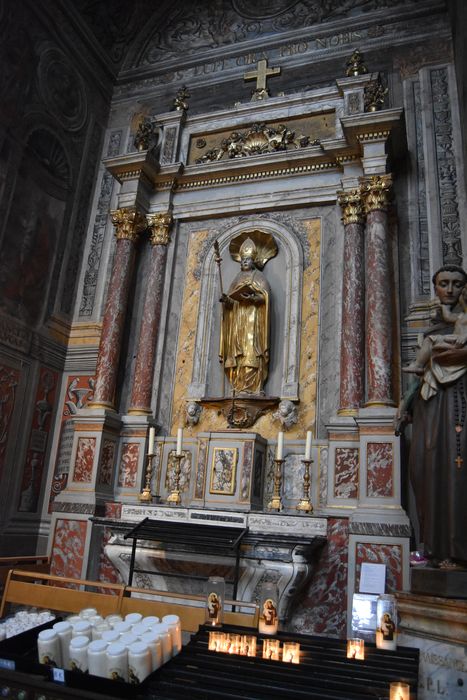 autel, retable secondaire, statue : Saint évêque