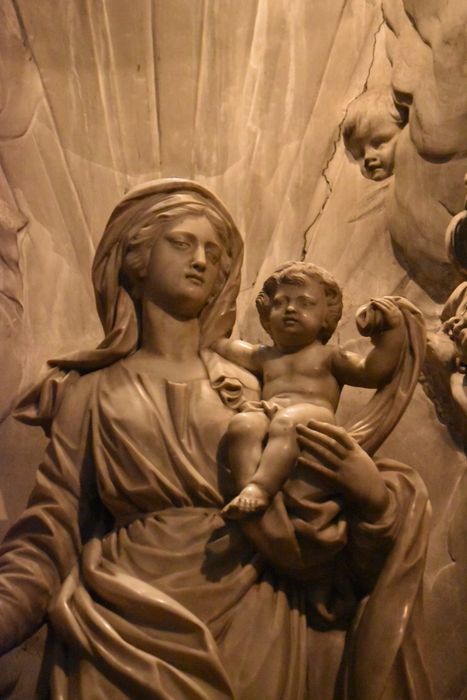 statue : Vierge à l’Enfant, vue partielle