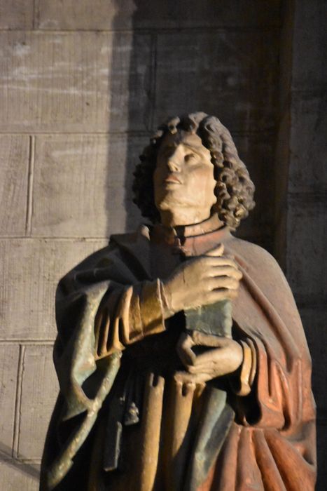 statues (calvaire) : Saint Jean, vue partielle