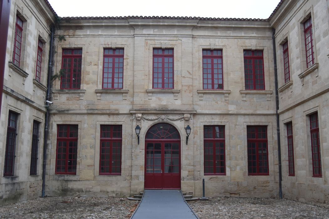 cour d’honneur, aile sud, façade nord