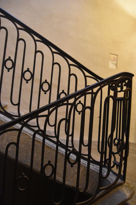 escalier, détail de la rampe en fer forgé
