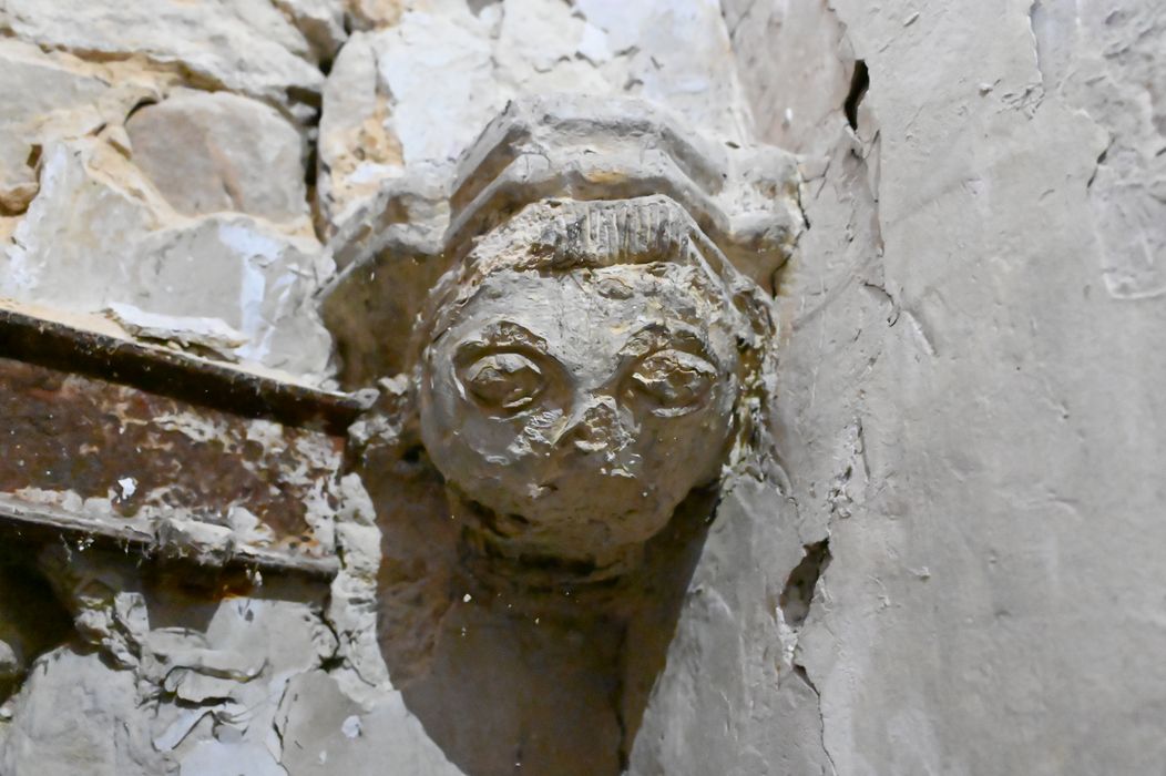 détail d’un cul-de-lampe sculpté dans l’escalier menant au clocher
