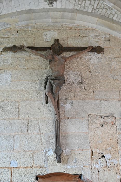 statue : Christ en croix