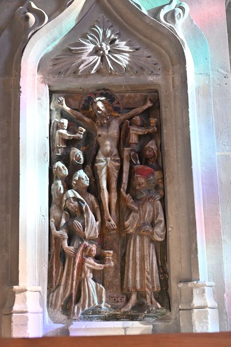 haut-relief : Crucifixion
