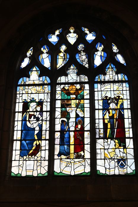 verrière : Vierge à l’Enfant, Crucifixion, saint Nicolas