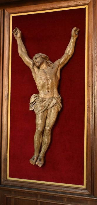 statue : Christ en croix