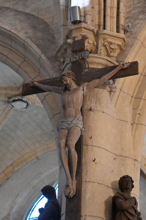 statue : Christ en croix
