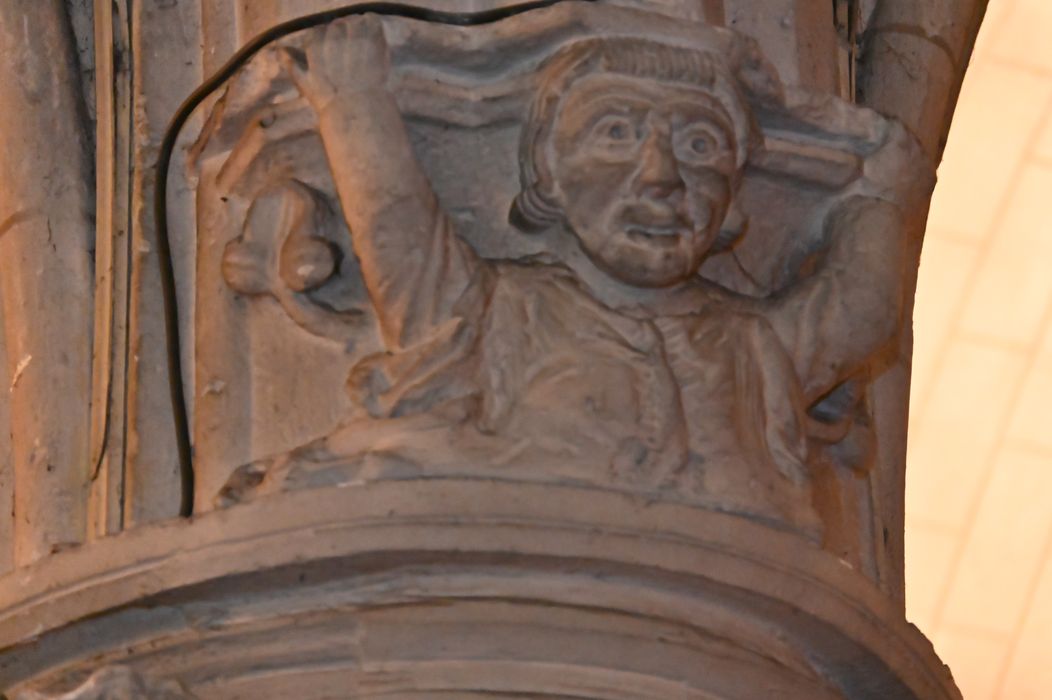 chapiteau sculpté, détail