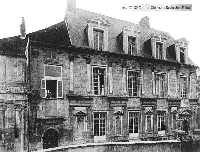 Façade de l'école des filles