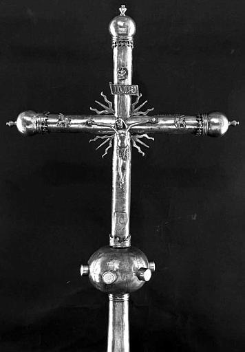 Croix processionnelle en cuivre doré sur âme de bois (avers)