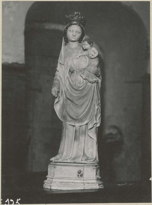 statue : Vierge à l'Enfant