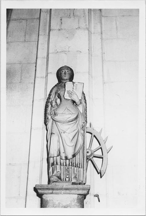 statue : Sainte Catherine
