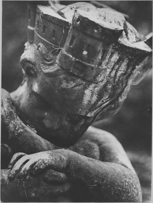 statuette de jardin, enfant à couronne crénelée, détail - © Ministère de la Culture (France), Médiathèque du patrimoine et de la photographie, diffusion RMN-GP