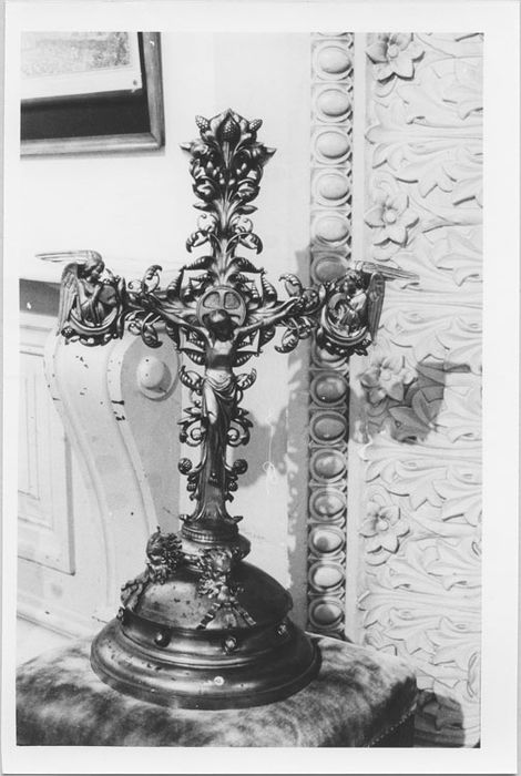 croix (crucifix)