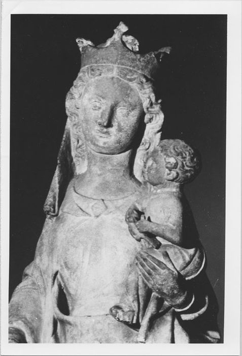 statue : Vierge à l'Enfant, vue partielle - © Ministère de la Culture (France), Médiathèque du patrimoine et de la photographie, diffusion RMN-GP