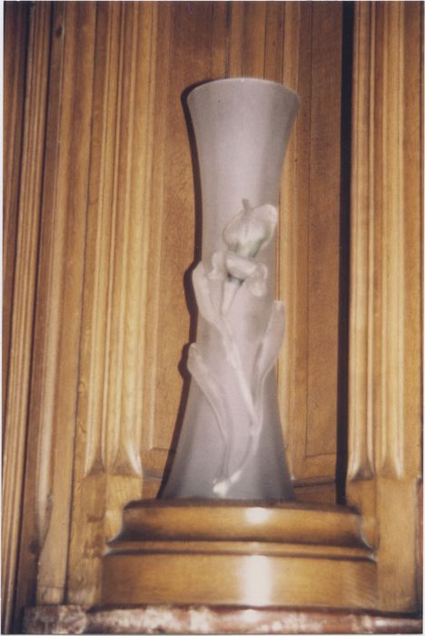 vase à fleurs (décor d’orchidée, pâte de verre) - © Ministère de la Culture (France), Médiathèque du patrimoine et de la photographie, diffusion RMN-GP