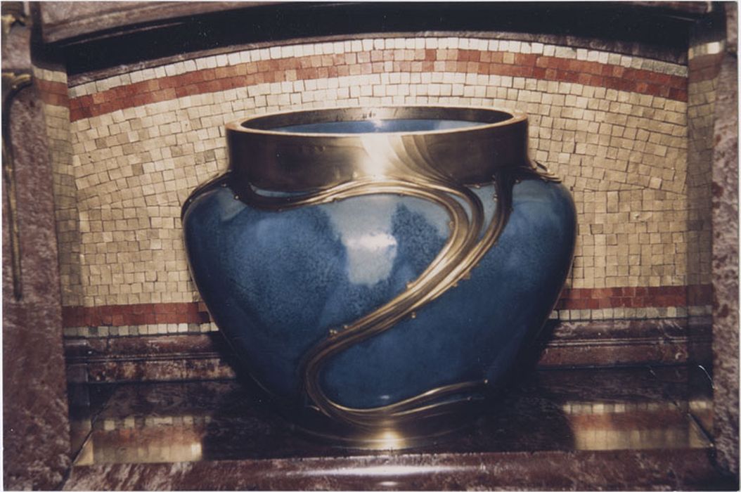 vase à fleurs (décor fond bleu et or) - © Ministère de la Culture (France), Médiathèque du patrimoine et de la photographie, diffusion RMN-GP