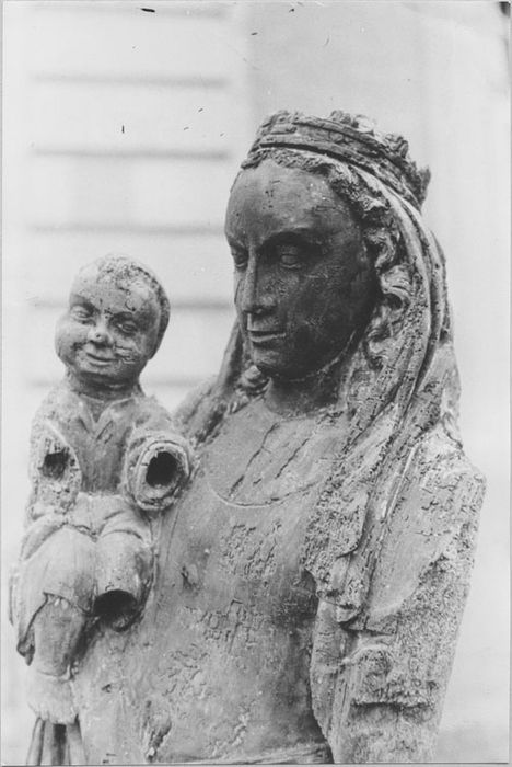 statue : Vierge à l'Enfant, vue partielle