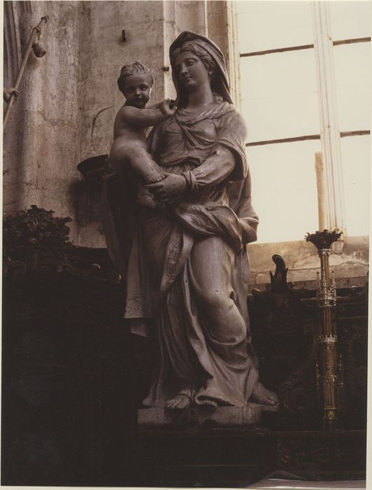 statue : Vierge à l'Enfant