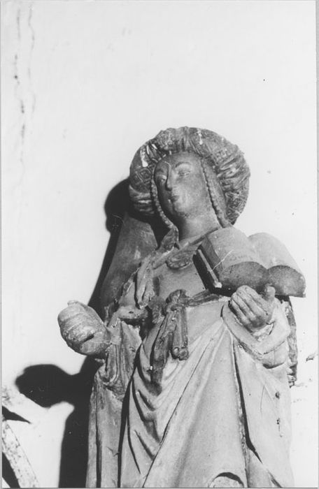 statue : Sainte Barbe, vue partielle - © Ministère de la Culture (France), Médiathèque du patrimoine et de la photographie, diffusion RMN-GP