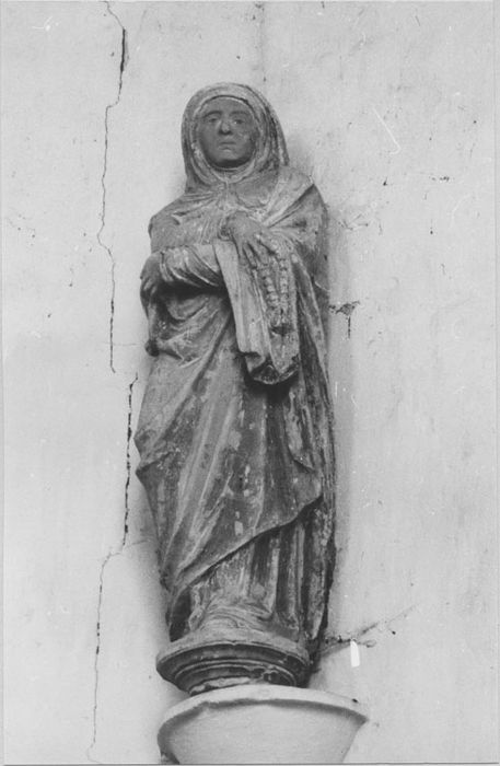 statue : Sainte Femme (sainte Anne ?) tenant un chapelet - © Ministère de la Culture (France), Médiathèque du patrimoine et de la photographie, diffusion RMN-GP